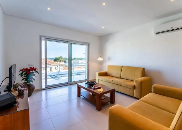 G At Bela Baia Salir *